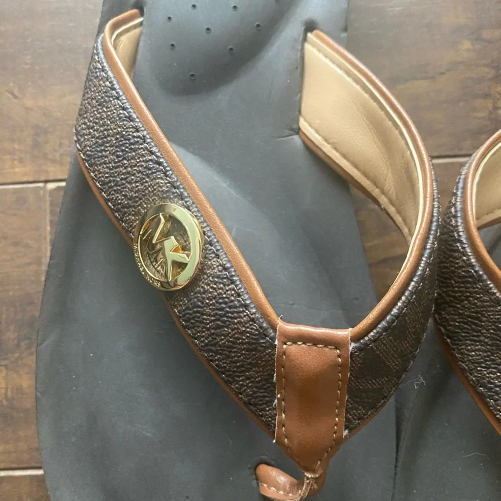 Michael Kors Brown and Black Platform Thong Sandals - Picture 7 of 11